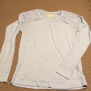 💟PINK long sleeve t-shirt. Lace shoulders.